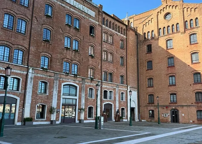 Molino Stucky Chimera - Canal View *