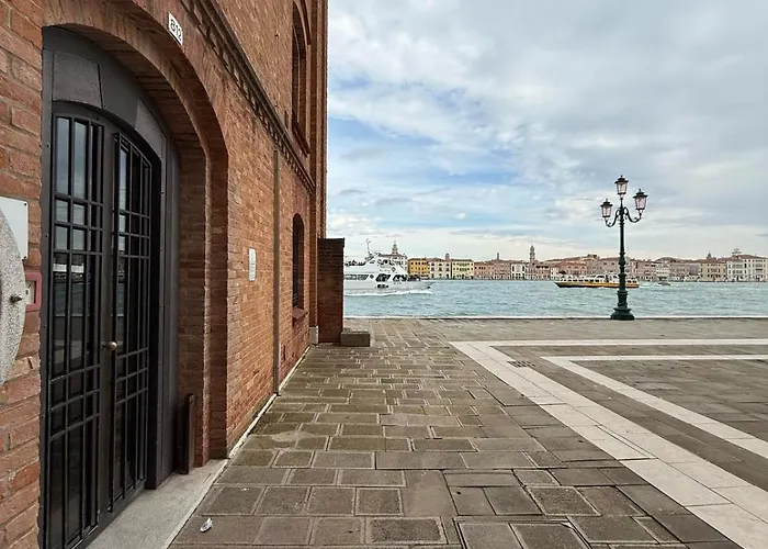 Molino Stucky Chimera - Canal View *