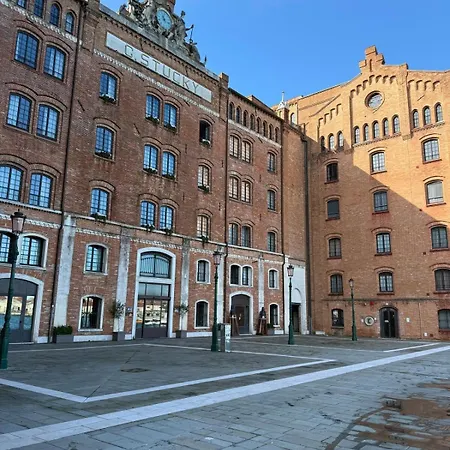 Molino Stucky Chimera - Canal View *