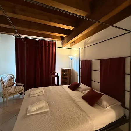 Molino Stucky Chimera - Canal View *