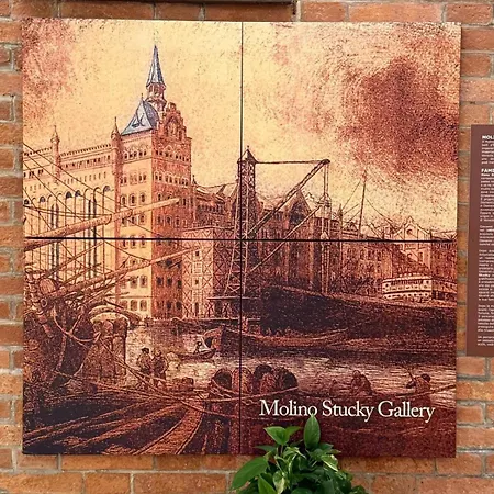 Molino Stucky Chimera - Canal View