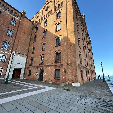 Molino Stucky Chimera - Canal View *