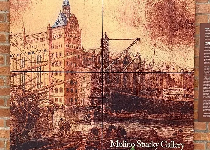 Molino Stucky Chimera - Canal View